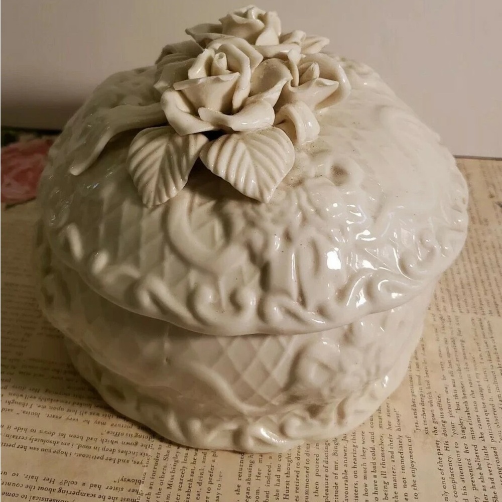 Elegant Cream Ceramic Rose Box